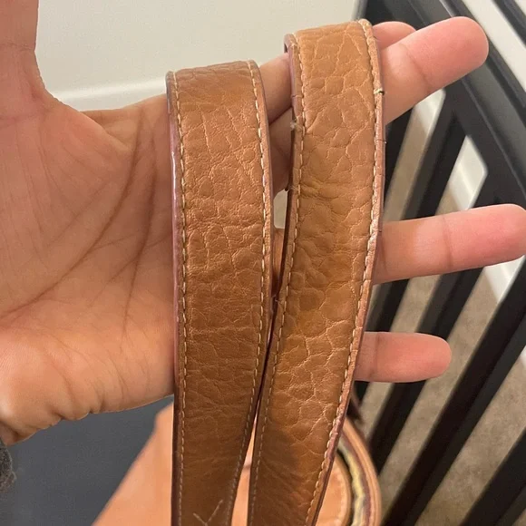 Elegant Tan Leather Tote Bag - Picture 6 of 10